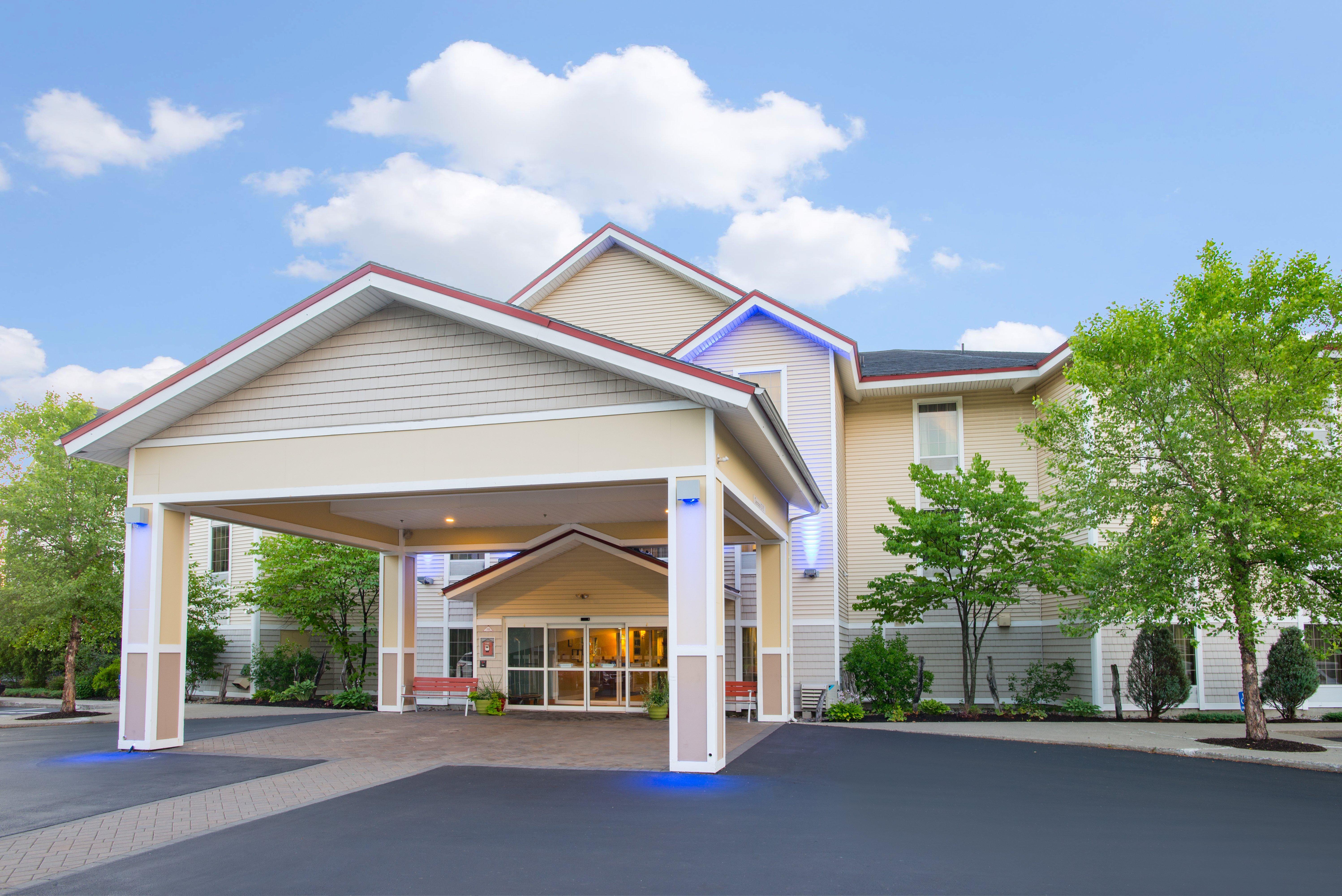 Holiday Inn Express Hotel & Suites Brattleboro By Ihg Exteriör bild