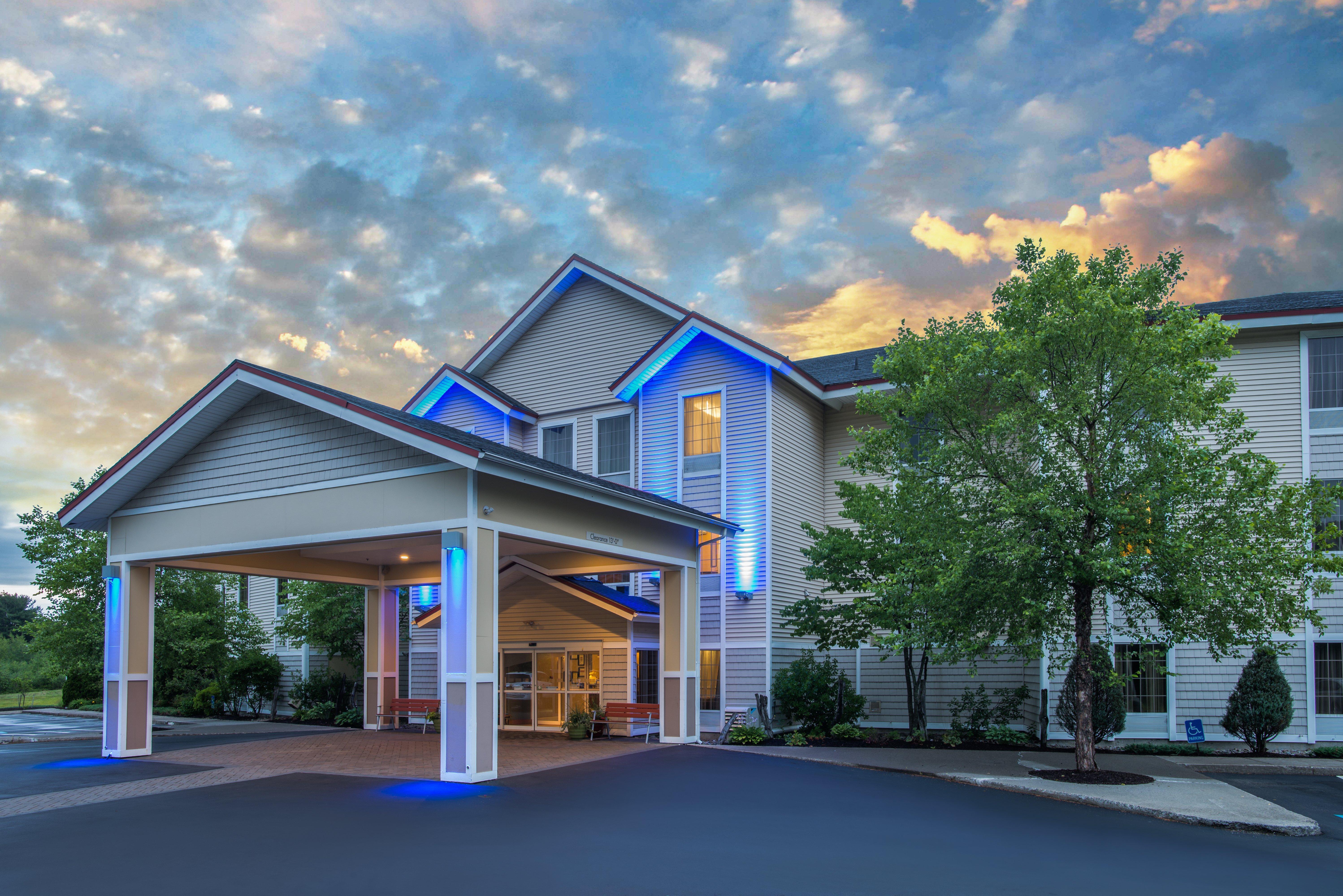 Holiday Inn Express Hotel & Suites Brattleboro By Ihg Exteriör bild