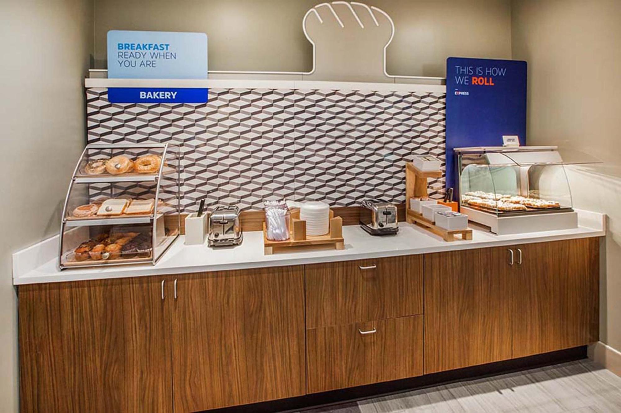 Holiday Inn Express Hotel & Suites Brattleboro By Ihg Exteriör bild
