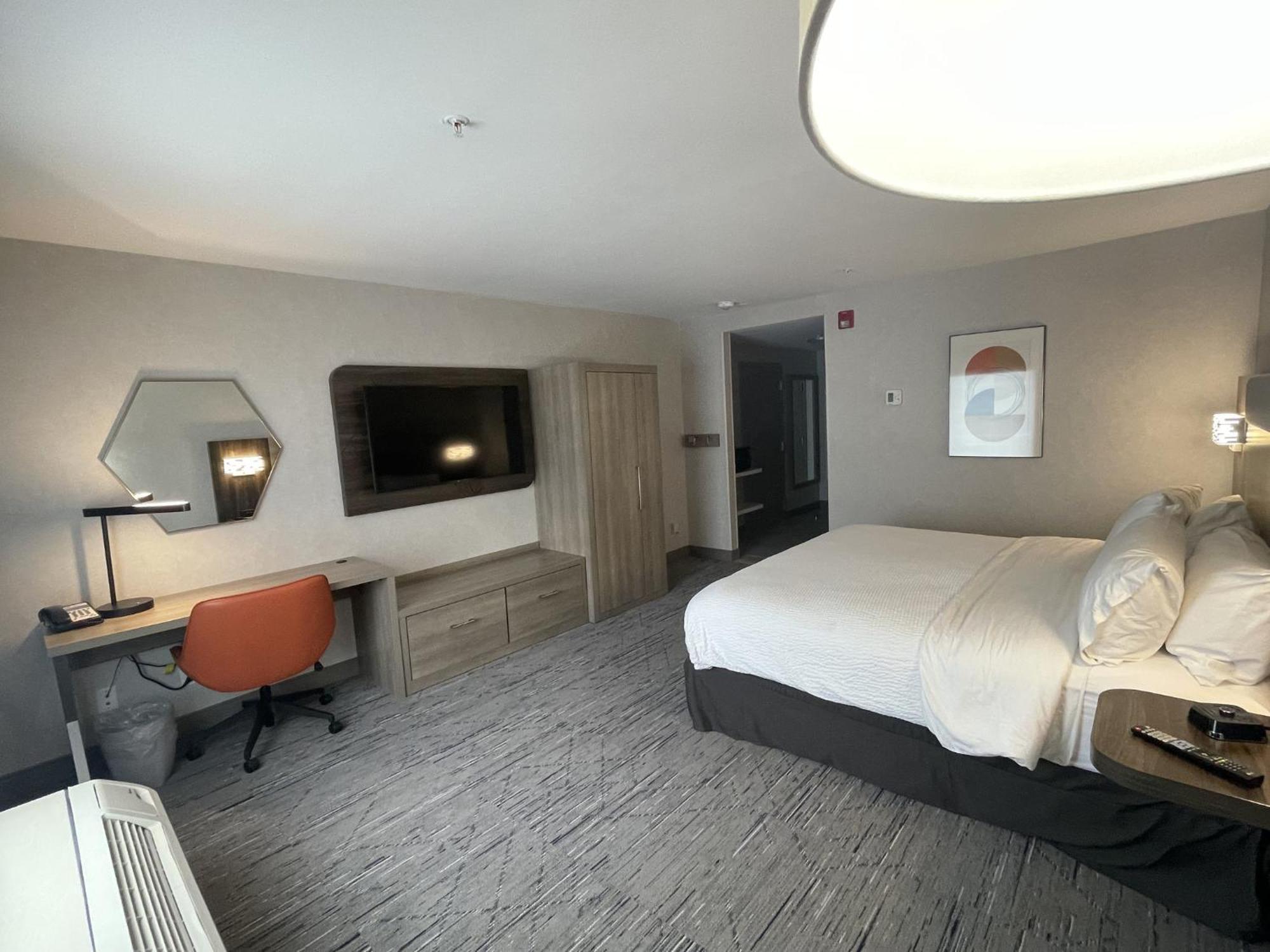 Holiday Inn Express Hotel & Suites Brattleboro By Ihg Exteriör bild