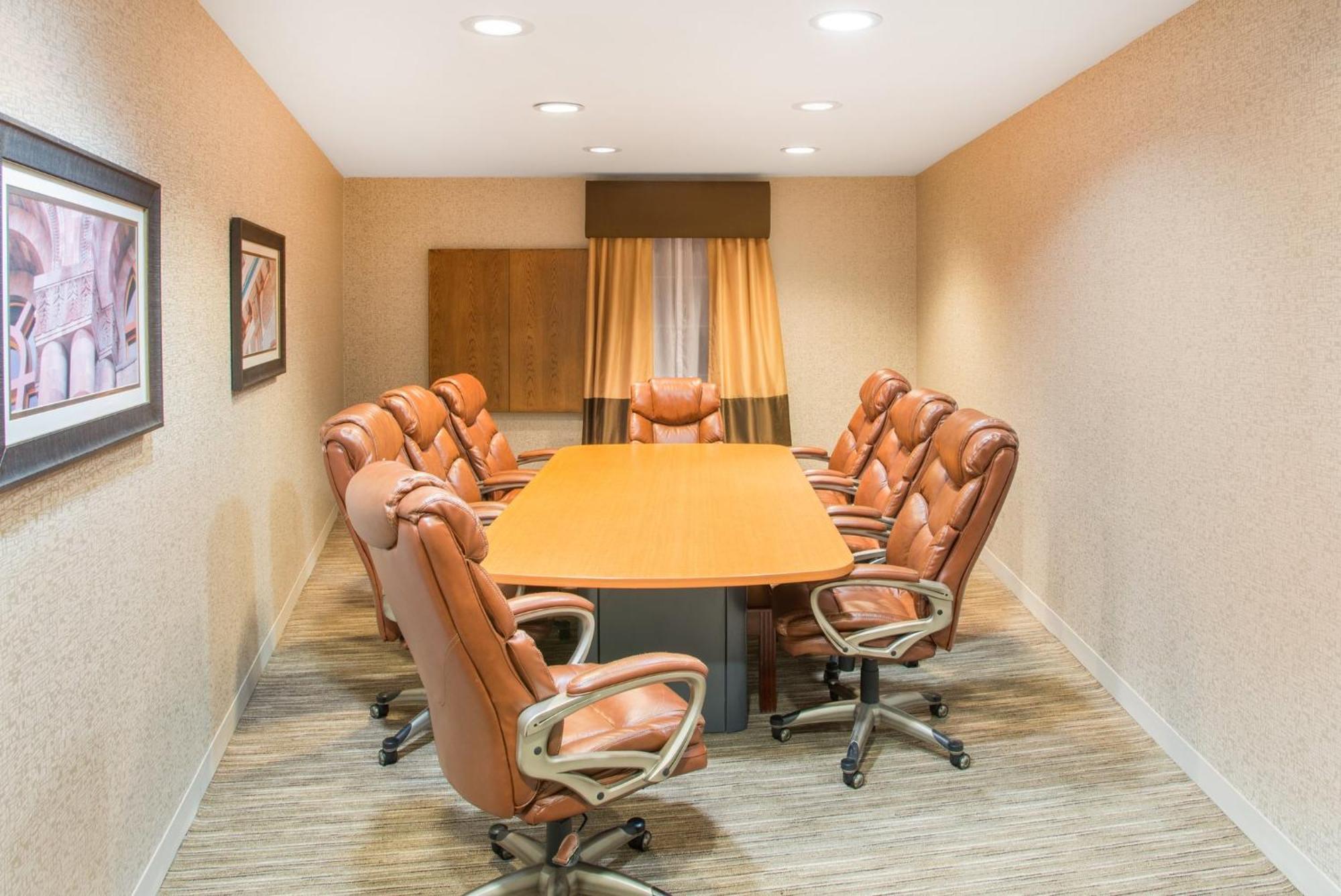 Holiday Inn Express Hotel & Suites Brattleboro By Ihg Exteriör bild