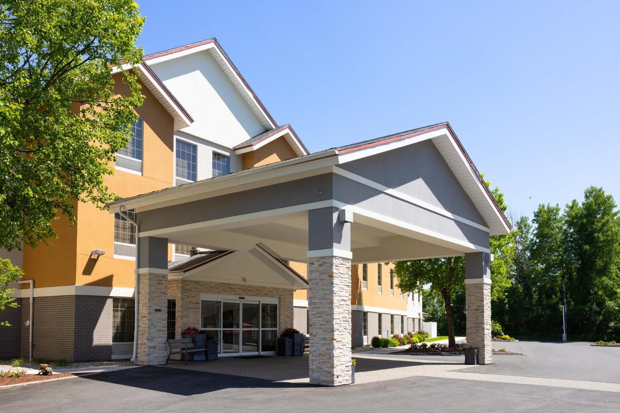 Holiday Inn Express Hotel & Suites Brattleboro By Ihg Exteriör bild