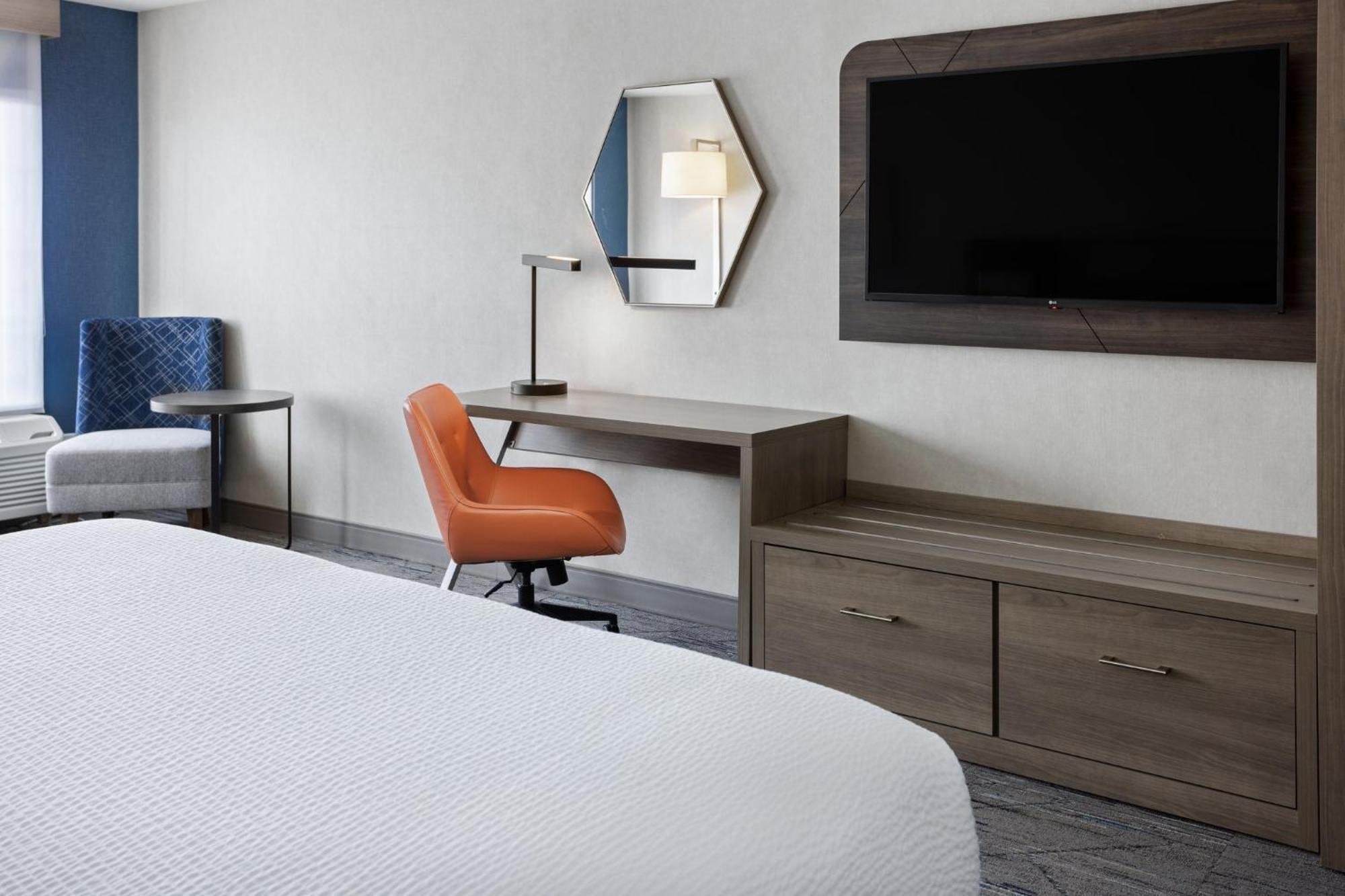 Holiday Inn Express Hotel & Suites Brattleboro By Ihg Exteriör bild